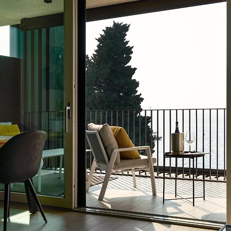 Salvatorehomes - Luxurious Dreamview Waterfront Apartment In Torri Del Benaco With Pool - Casa Azura - A 5 Star Luxury Collection At Lake Garda Exterior photo