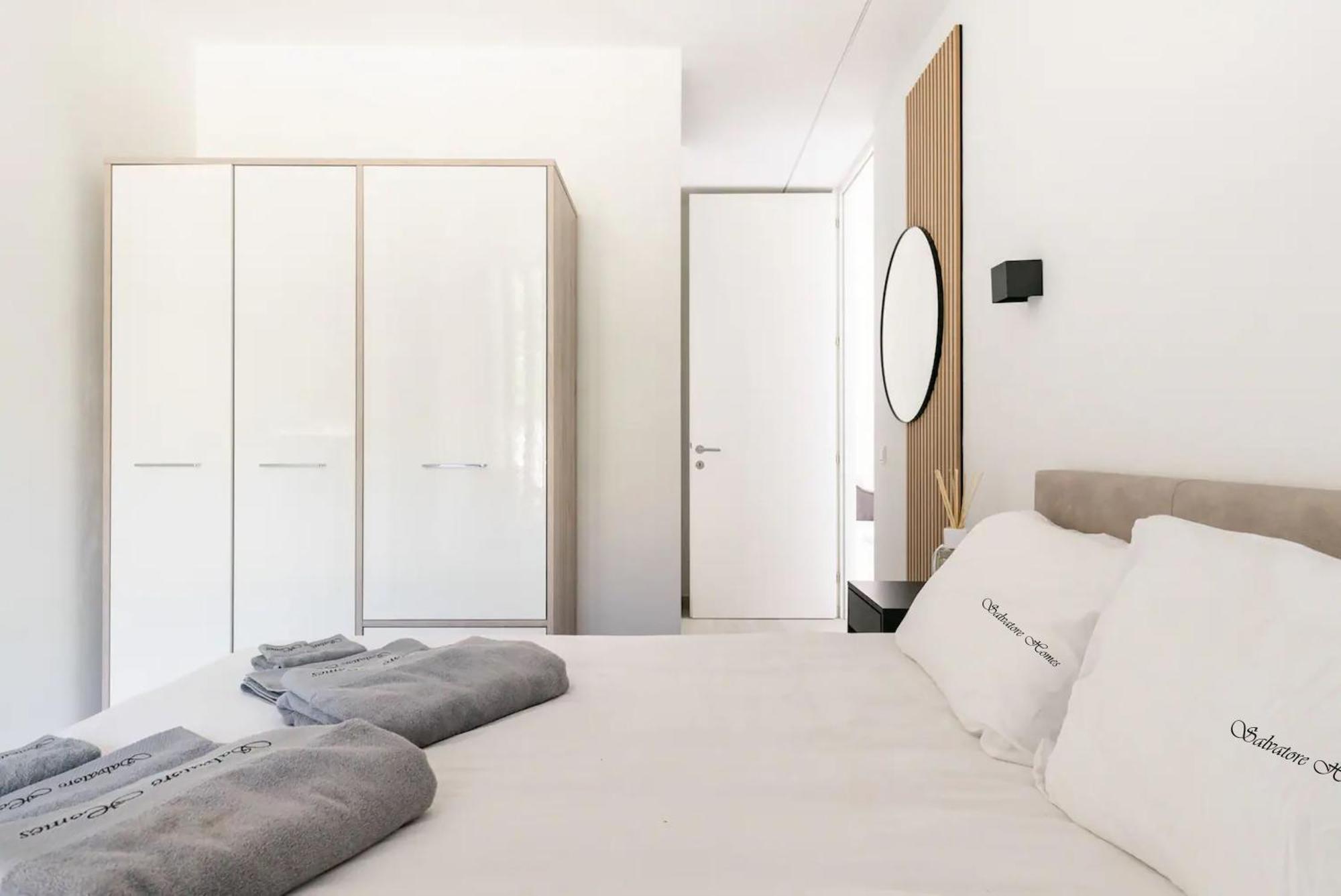 Salvatorehomes - Luxurious Dreamview Waterfront Apartment In Torri Del Benaco With Pool - Casa Azura - A 5 Star Luxury Collection At Lake Garda Exterior photo