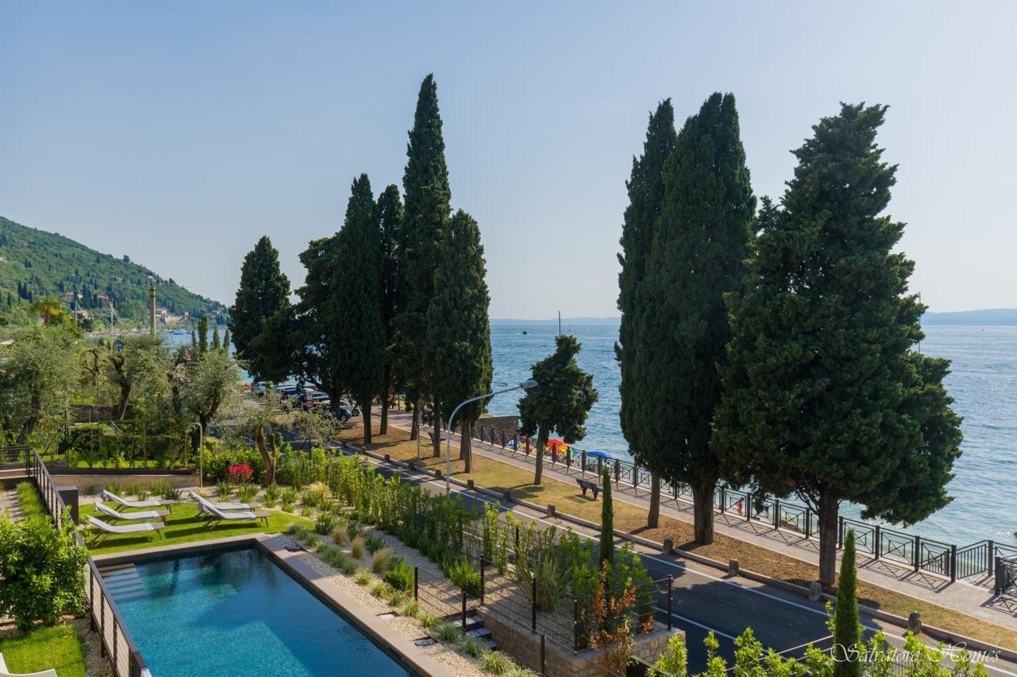 Salvatorehomes - Luxurious Dreamview Waterfront Apartment In Torri Del Benaco With Pool - Casa Azura - A 5 Star Luxury Collection At Lake Garda Exterior photo