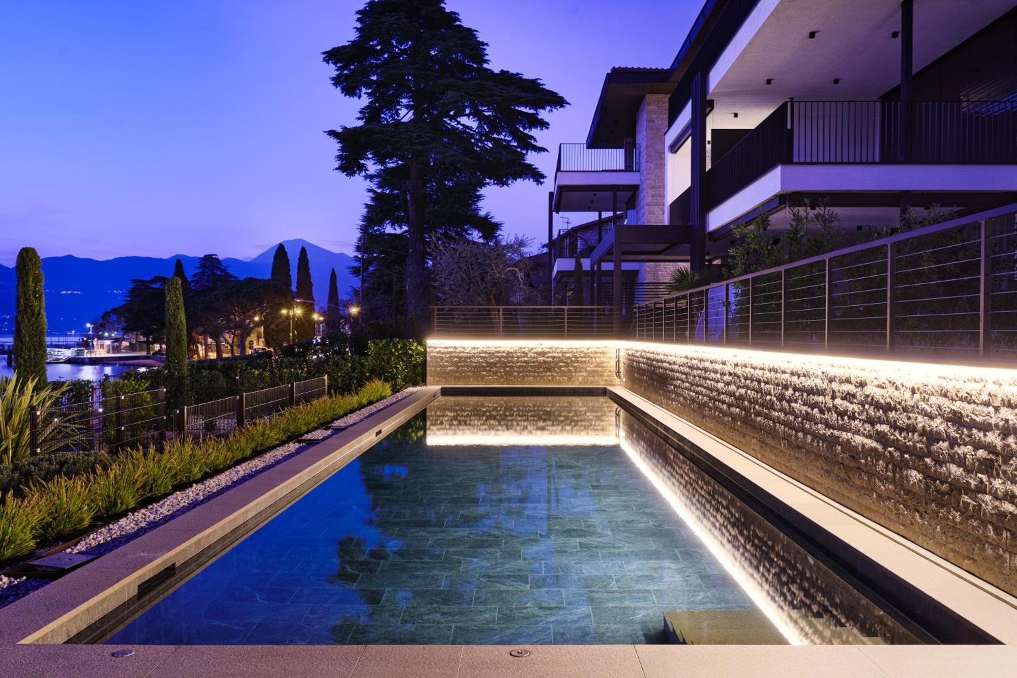 Salvatorehomes - Luxurious Dreamview Waterfront Apartment In Torri Del Benaco With Pool - Casa Azura - A 5 Star Luxury Collection At Lake Garda Exterior photo