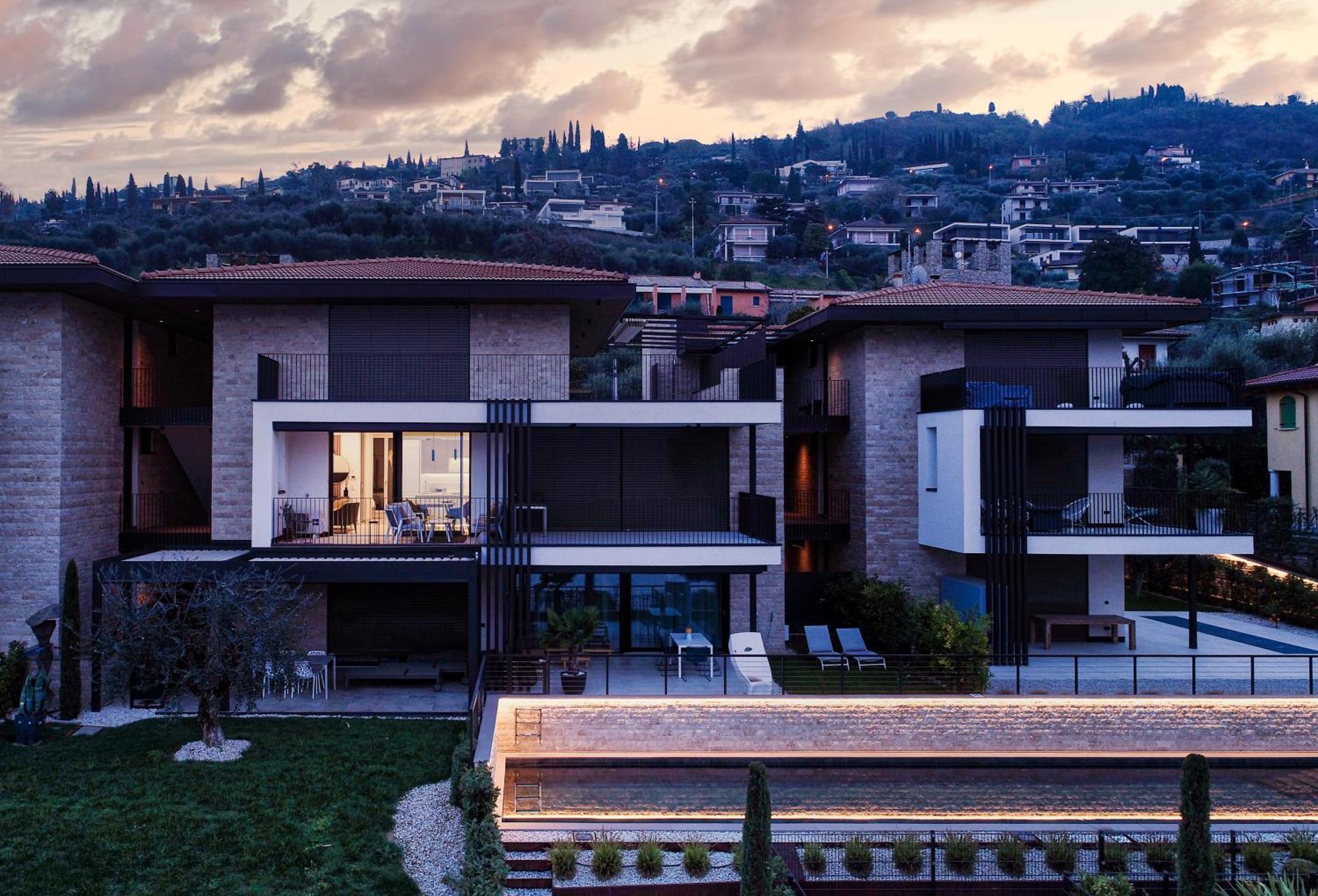 Salvatorehomes - Luxurious Dreamview Waterfront Apartment In Torri Del Benaco With Pool - Casa Azura - A 5 Star Luxury Collection At Lake Garda Exterior photo